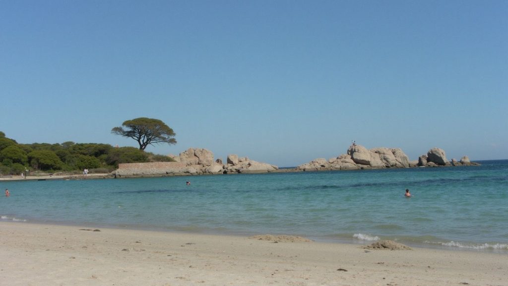 Costa de Ajaccio desde Plage du Lazaret, Córcega