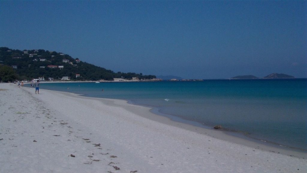 Línea de costa en Plage Napoléon, Calvi
