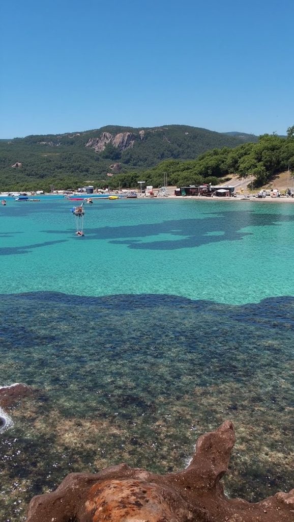 Primer plano de la orilla de Plage Sampiero, Propriano