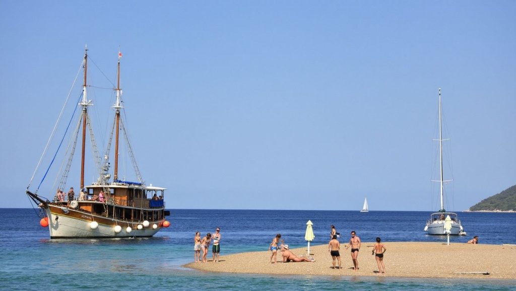 Plaža Plava Grota (Valun, Cres) — foto 3