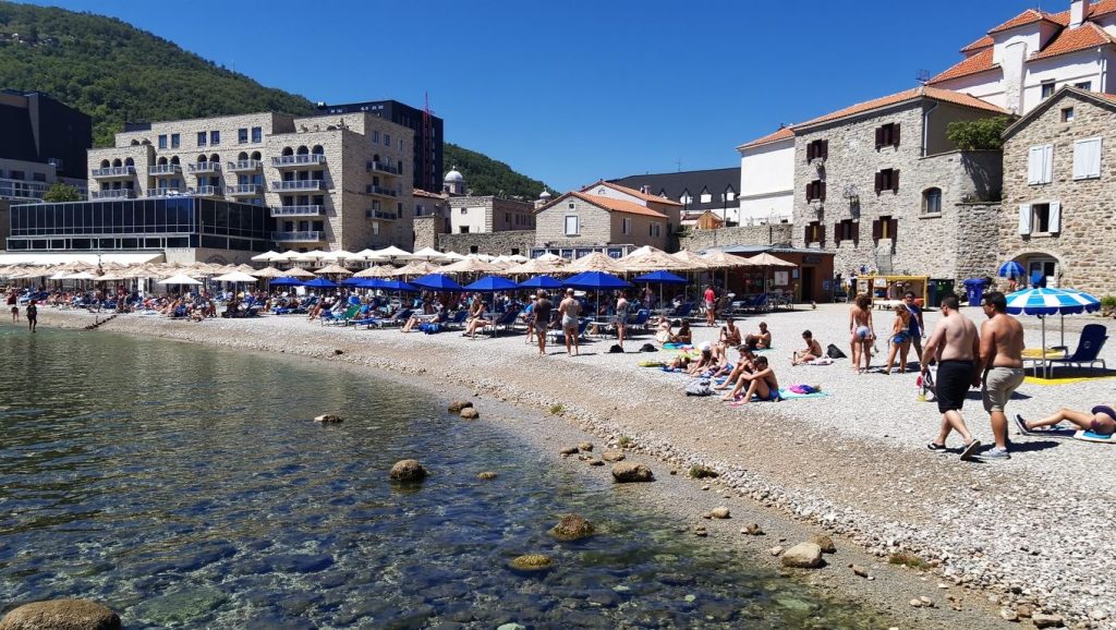 Vista amplia de Plavi horizonti en Tivat, Montenegro