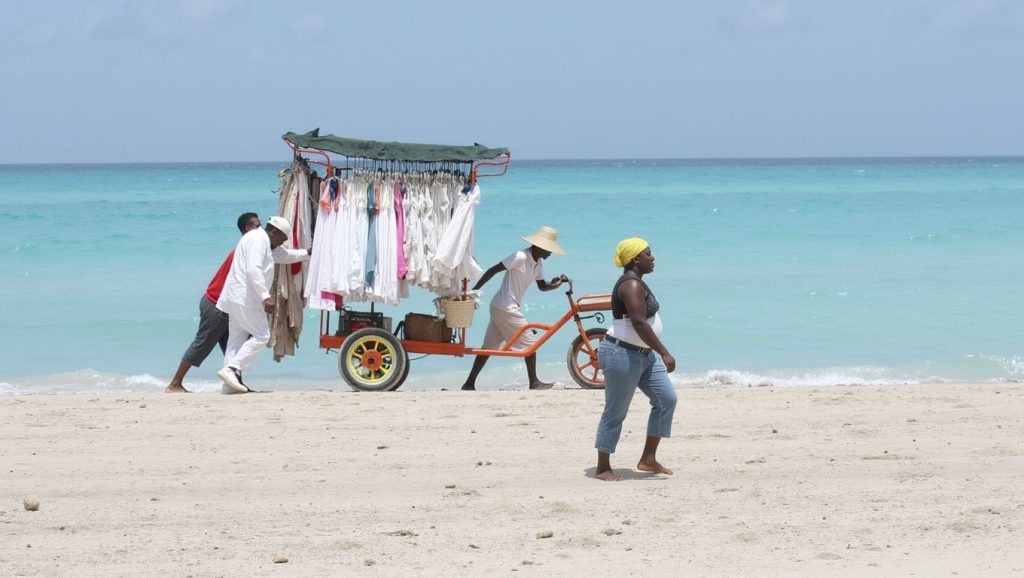 Acceso a Playa Amasico desde el aparcamiento, Trinidad
