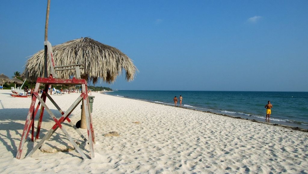 Detalle del agua en Playa Aserradero, Santiago de Cuba, Cuba