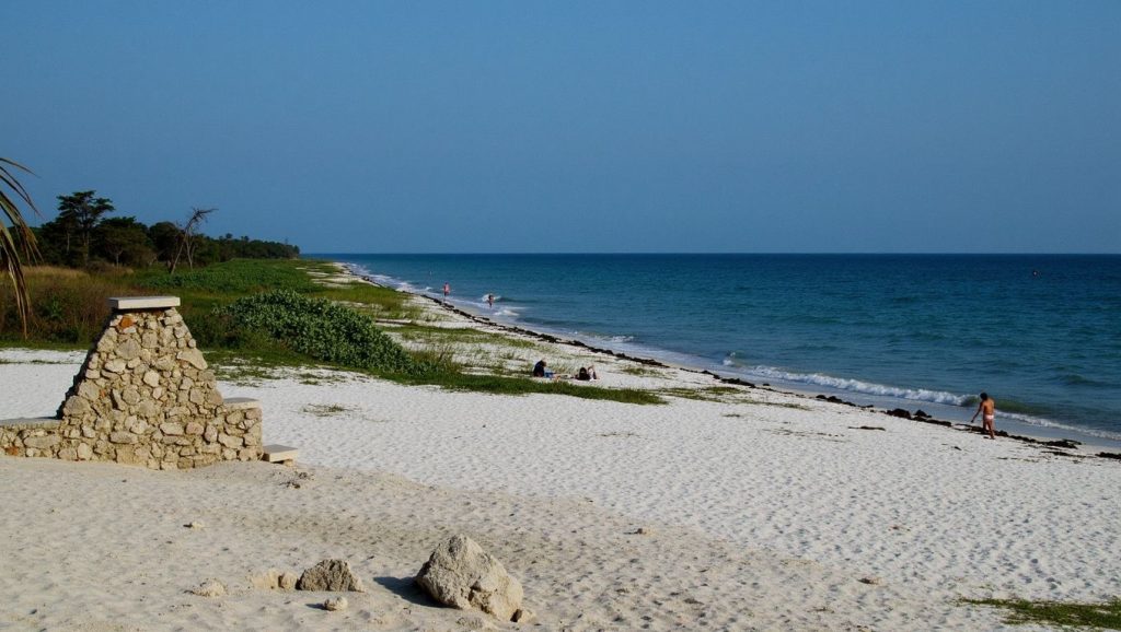 Playa Caguajo en Baracoa, Cuba