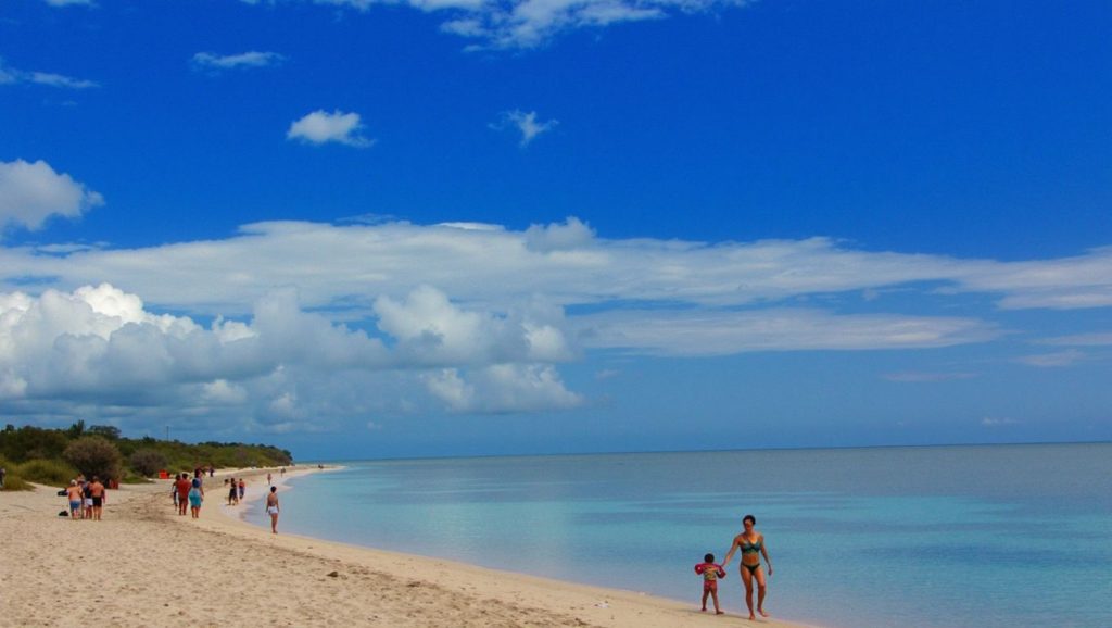 Agua y arena en Playa Caleta Larga, Pinar del Río