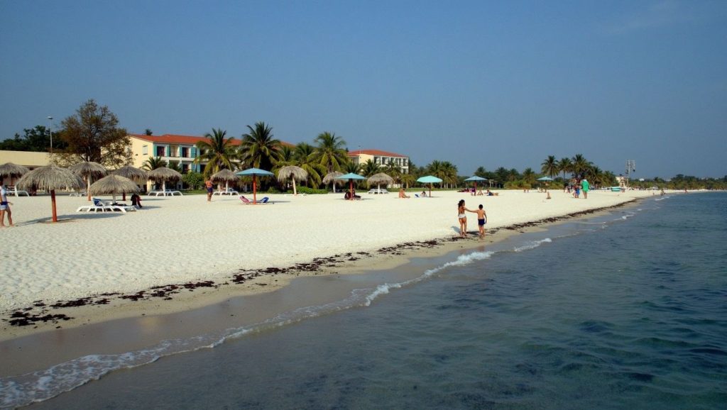 Vista del litoral en Playa Cañón, Cayo Guillermo
