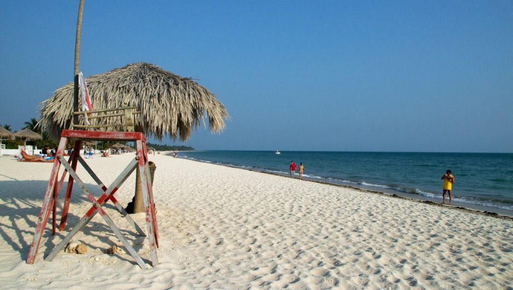 Acceso a Playa Castro desde el aparcamiento, Trinidad