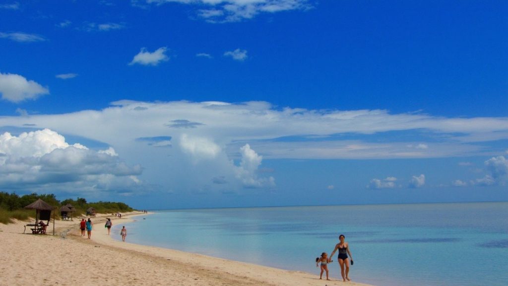 Acceso a Playa Covarrubias desde el aparcamiento, Camagüey