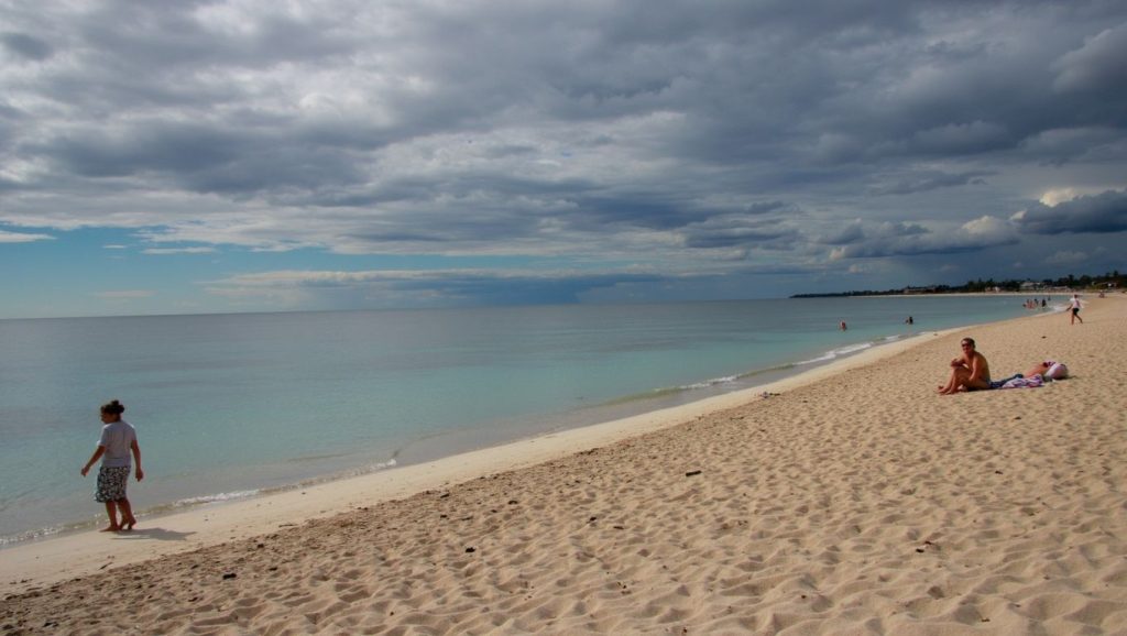 Acceso a Playa de Duaba desde el aparcamiento, Holguín