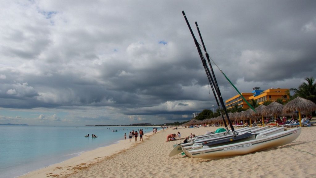 Costa de Holguín desde Playa de Duaba, Cuba
