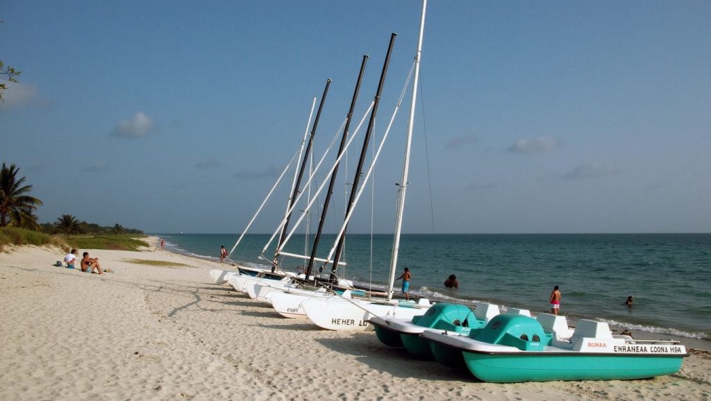 Detalle del agua en Playa de Morales, Holguín, Cuba