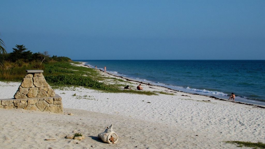 Vista de Playa del Barco Hundido desde la orilla, Santa Lucía
