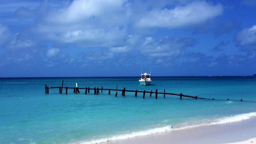 Playa El Bahia desde la arena, La Habana, Cuba