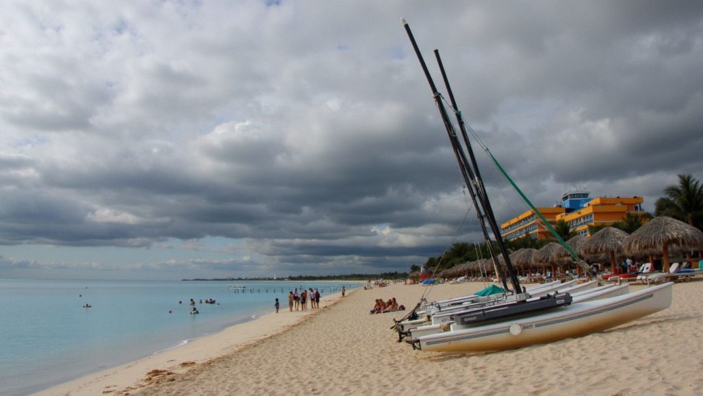 Horizonte desde Playa Embarcadero, Holguín, Cuba
