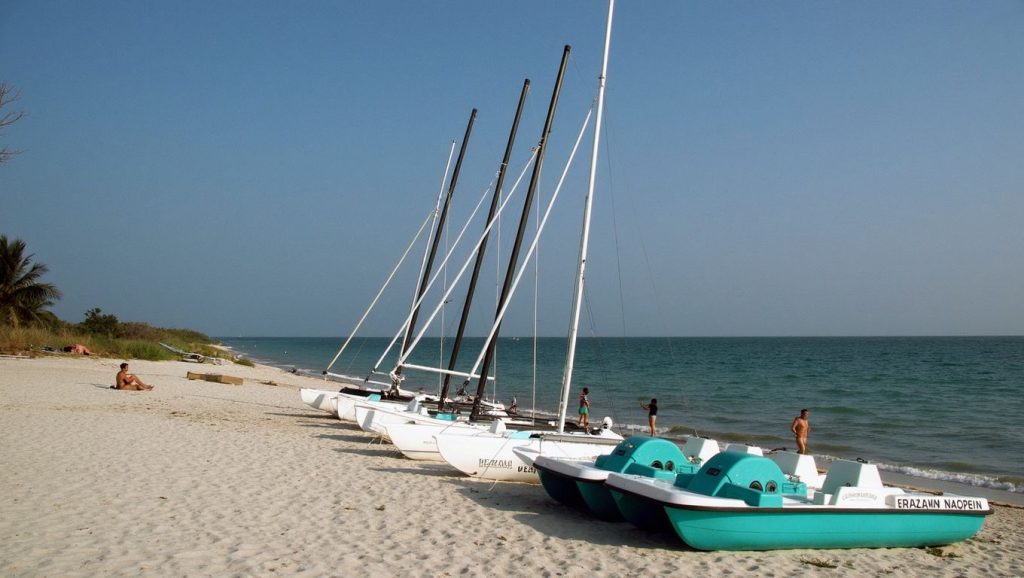 Detalle del agua en Playa Esmeralda, Guardalavaca, Cuba
