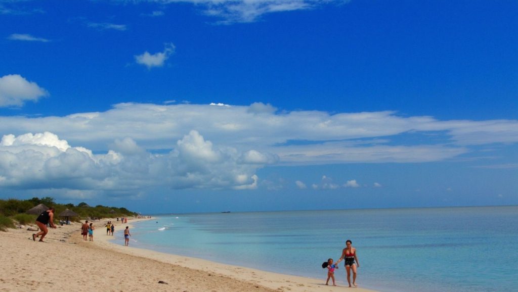 Acceso a Playa Girón desde el aparcamiento, Bahía de Cochinos