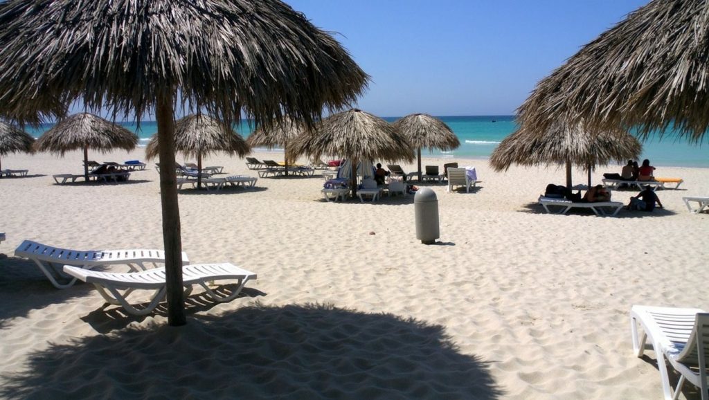 Playa Guajimico desde la arena, Trinidad, Cuba