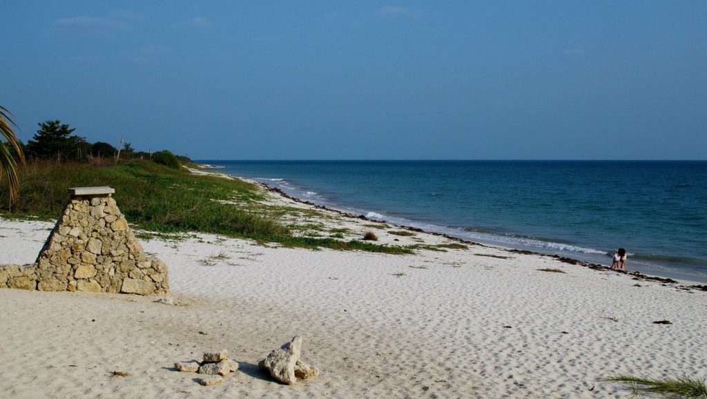 Vista de Playa Juan Gonzalez desde la orilla, Santiago de Cuba
