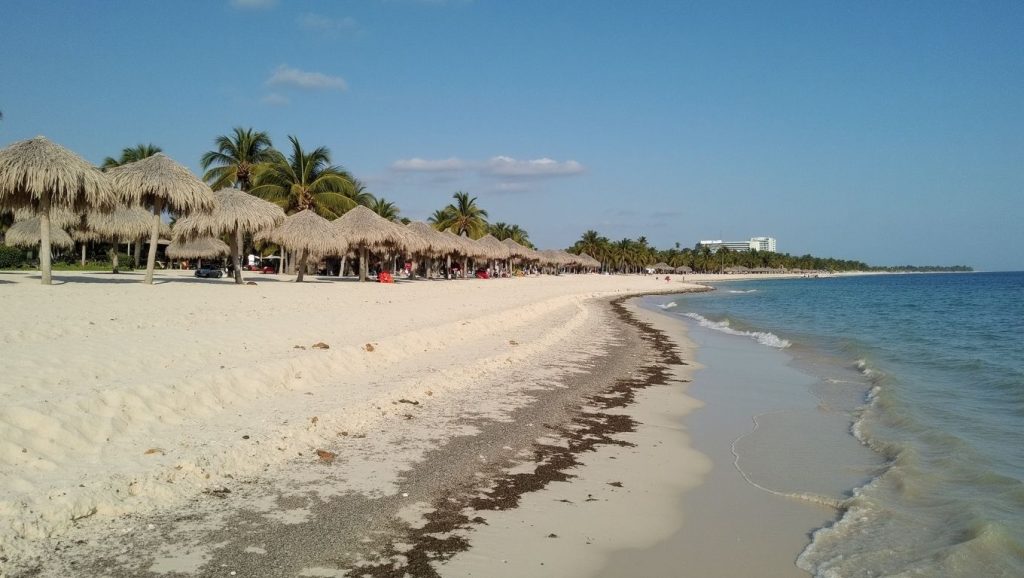 Línea de costa en Playa "La Colonia", Santa Lucía