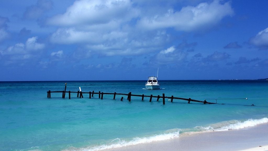 Costa de Santiago de Cuba desde Playa La Estrella, Cuba