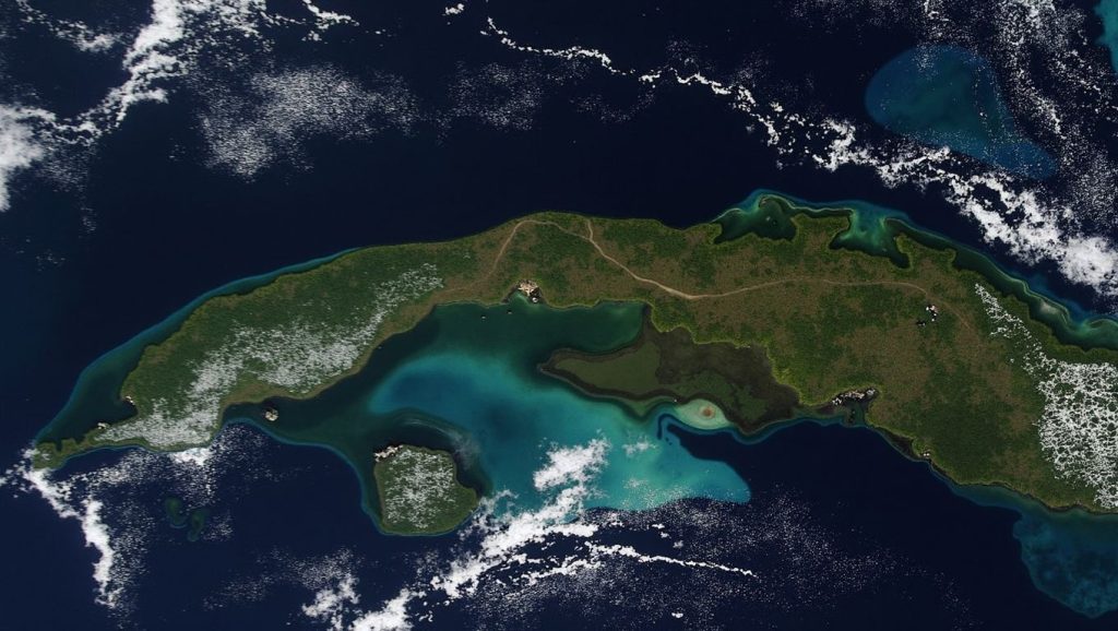 Detalle del agua en Playa La Laguna, La Habana, Cuba