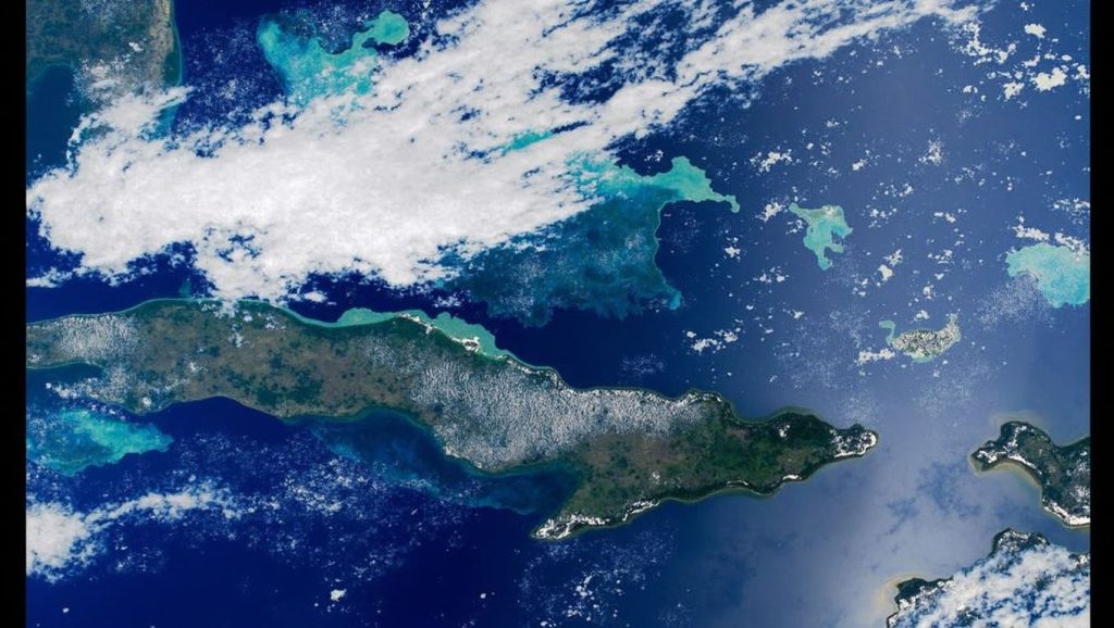 Amplio horizonte marino en Playa La Luisa, Camagüey
