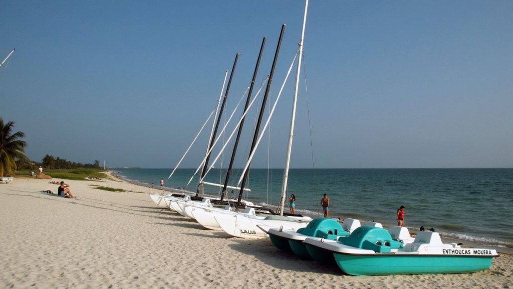 Arena y mar en Playa La Revocada, Pinar del Río, Cuba