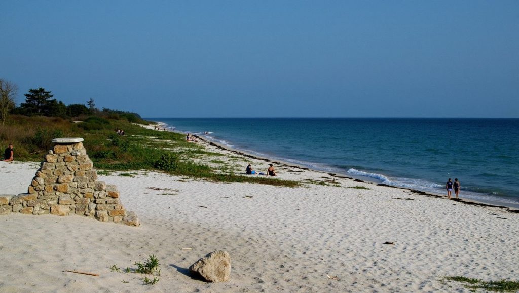 Oleaje en la orilla de Playa La Sierra, costa de Pinar del Río