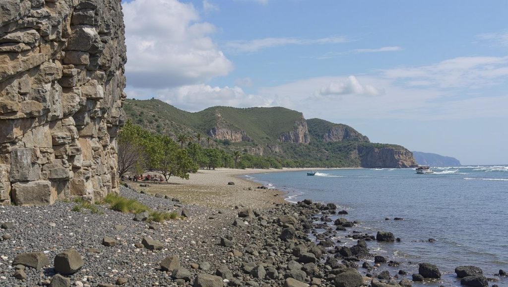 Arena y orilla en Playa Las Tumbas, Pinar del Río, Cuba