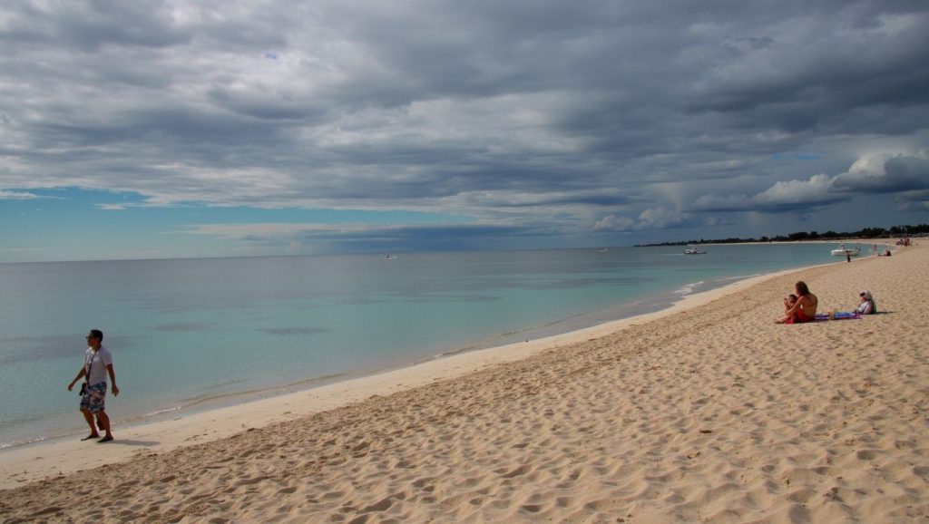 Línea de costa en Playa Marea del Portillo, Santiago de Cuba