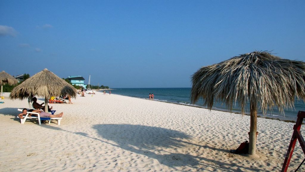 Camino de acceso a Megano, Playas del Este, Cuba