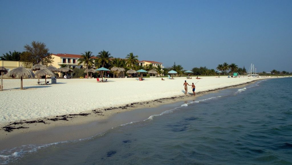 Panorámica completa de playa Perjuicio, playa de Pinar del Río