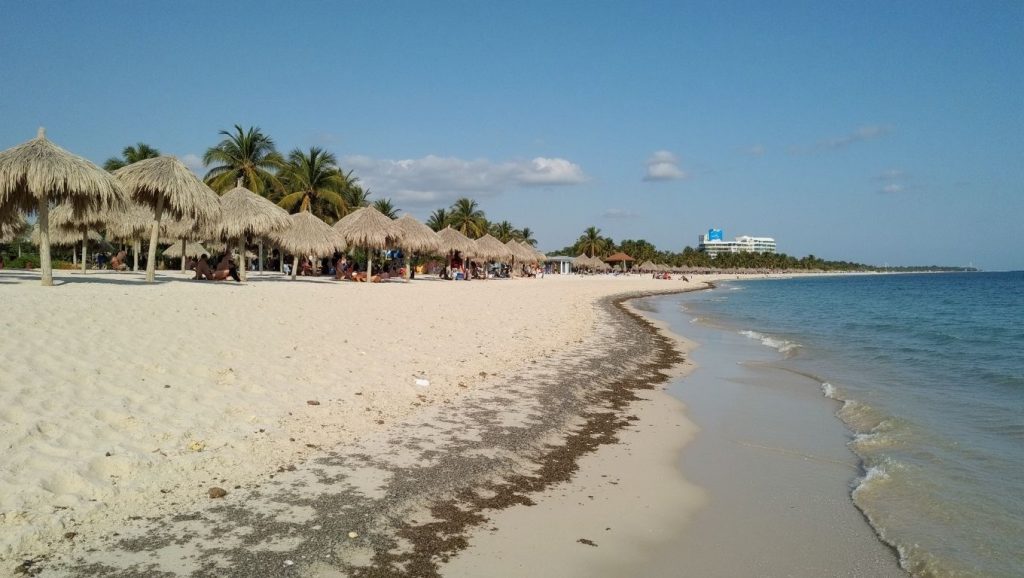 Detalle del agua en Playa Prohibida, Cayo Coco, Cuba