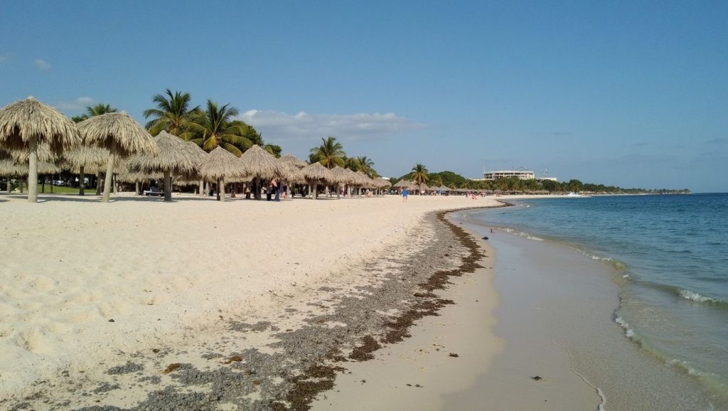 Playa Punta Gorda desde la arena, Santa Lucía, Cuba