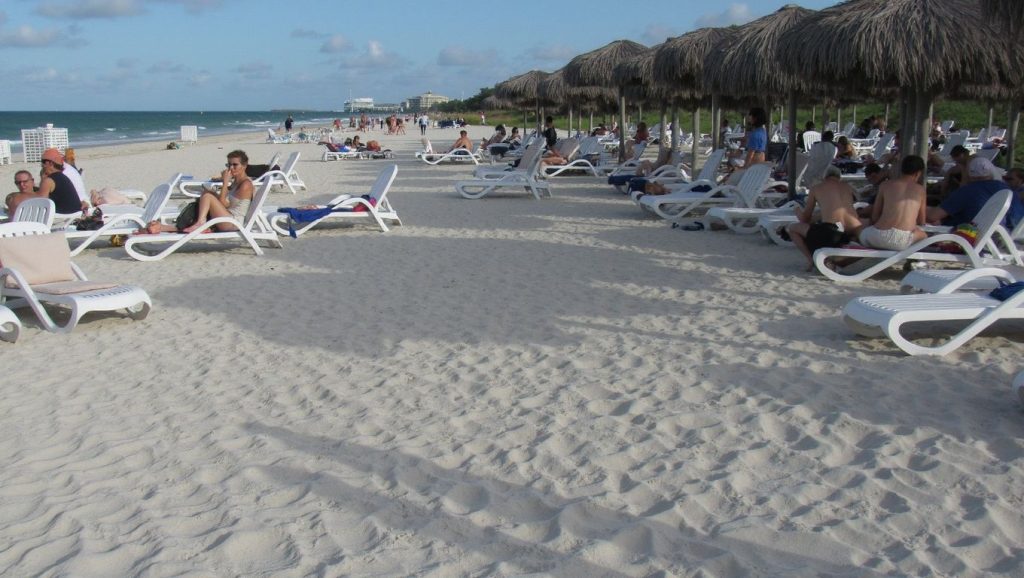 Paseo hacia República Democrática Alemana, Bahía de Cochinos