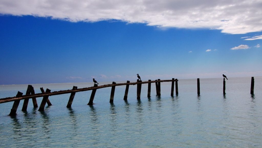 Detalle de arena y agua en Playa Santa Isabel, Camagüey