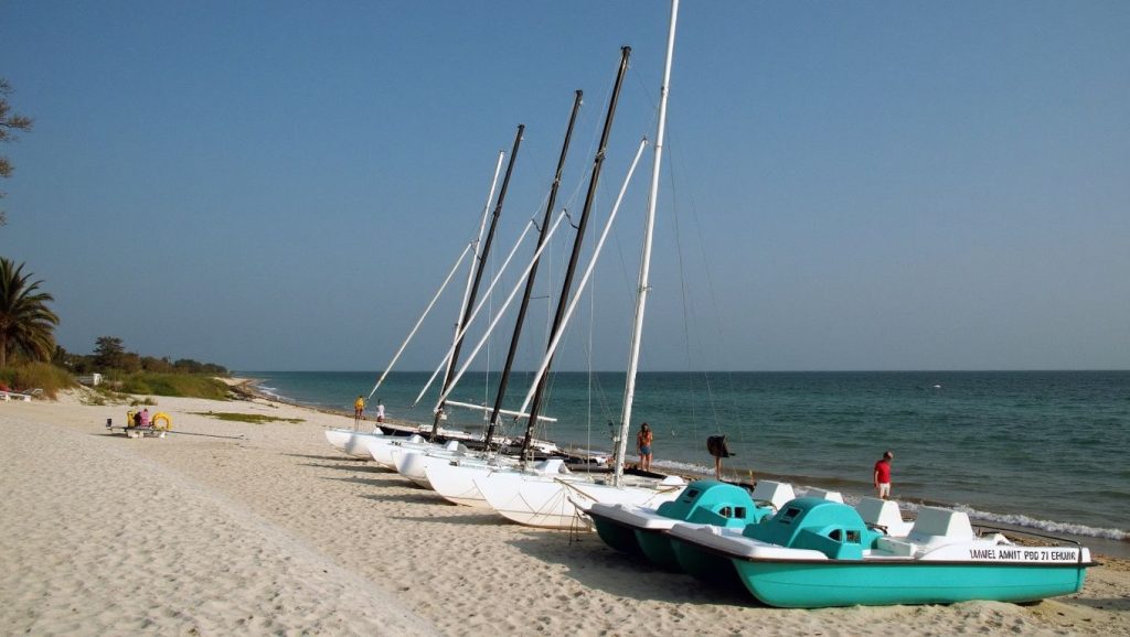 Arena y mar en Playa "Santa Rita", Santa Lucía, Cuba