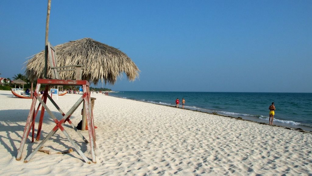 Vista amplia de Playa "Santa Rita" en Santa Lucía, Cuba