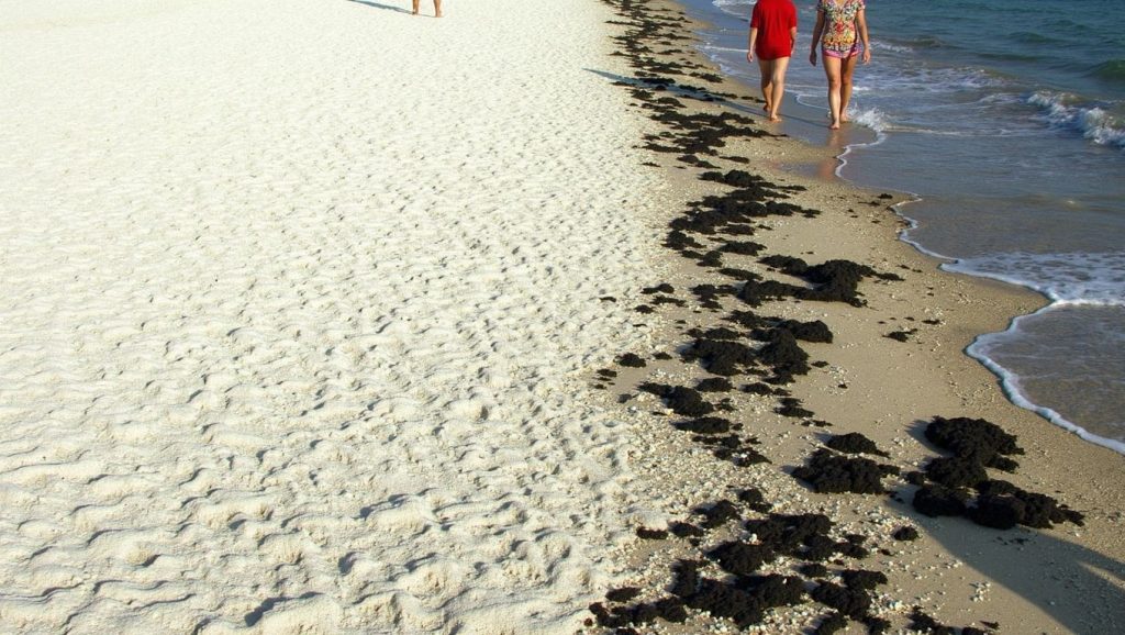 Acceso a Playa Sardinero desde el aparcamiento, Santiago de Cuba