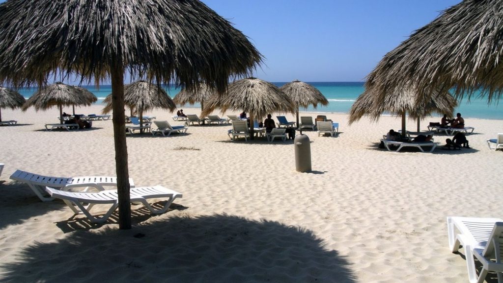 Vista de Playa Tinito-Cupet desde la orilla, Santiago de Cuba