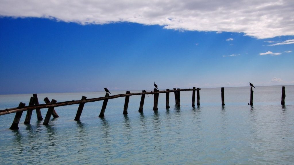 Acceso a Playa Toa desde el aparcamiento, Holguín