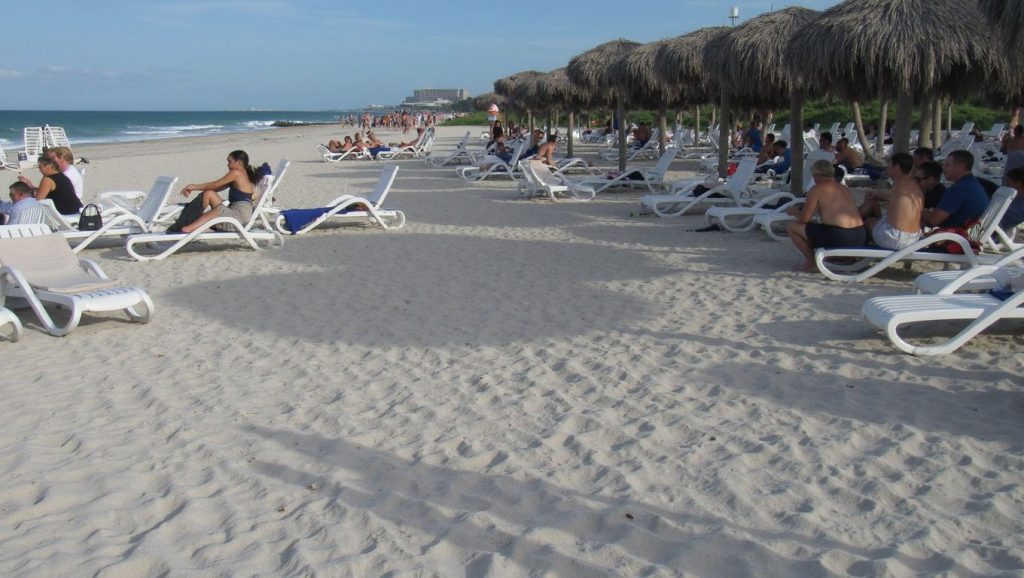 Vista del litoral en Playa Uva Caleta, Cayo Coco