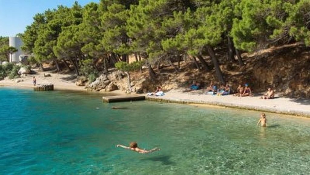 Línea de costa en Plaža, Croacia