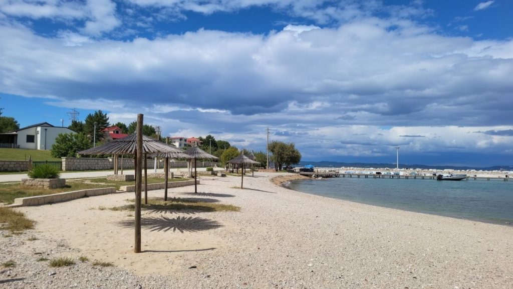 Detalle del agua en Plaža Biskupljača, Croacia, Croacia