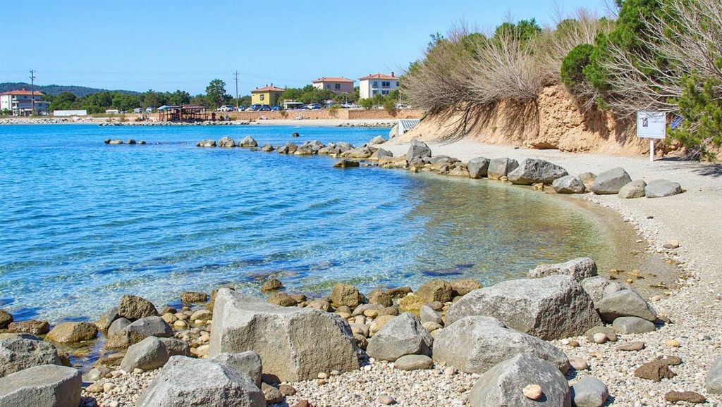 Paseo hacia Plaža Divulje, Croacia