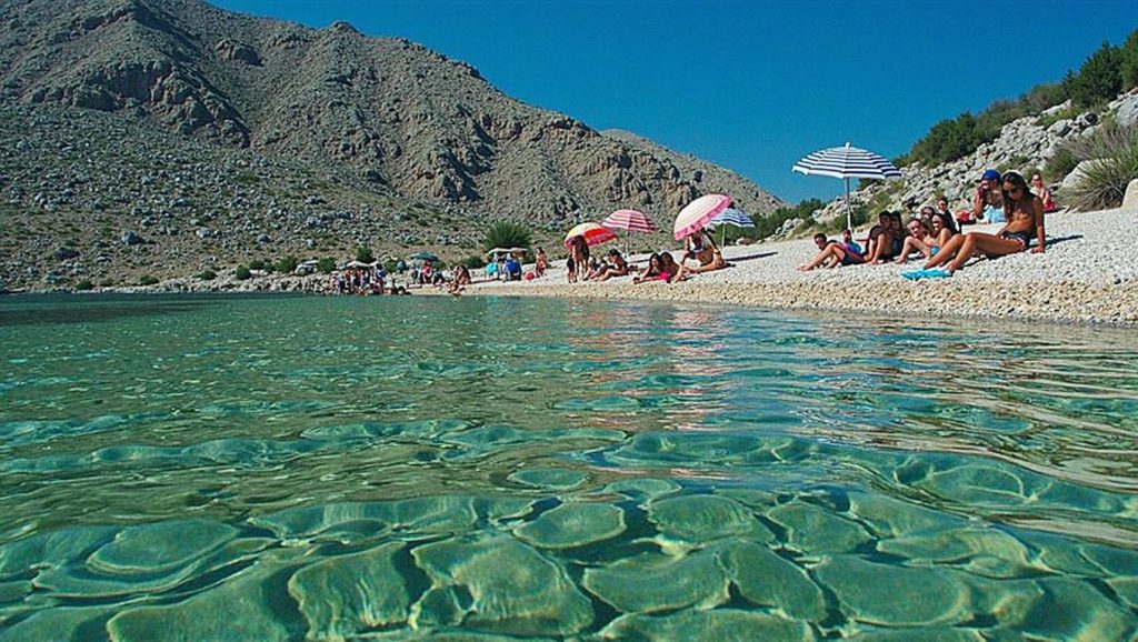 Acceso a Plaža Dumići desde el aparcamiento, Croacia