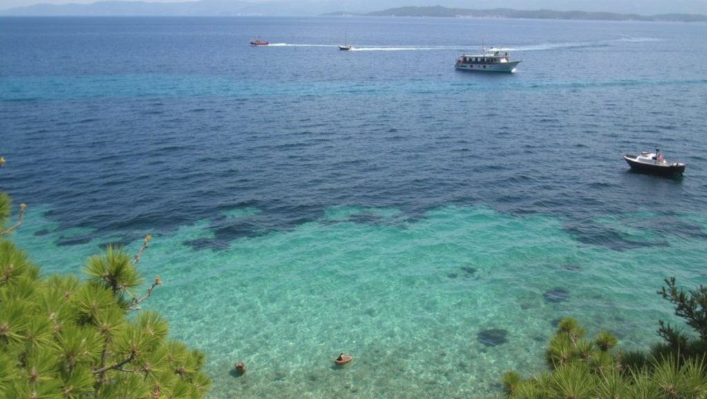 Horizonte desde Plaža Galeb, Omiš, Brač