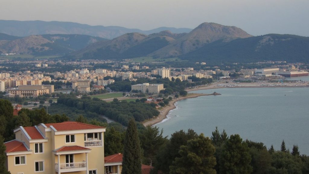 Playa Plaža Jaz en Budva, Montenegro