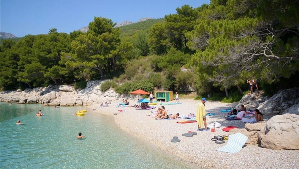 Panorámica de Plaža Lučica con cielo despejado, Općina Vela Luka