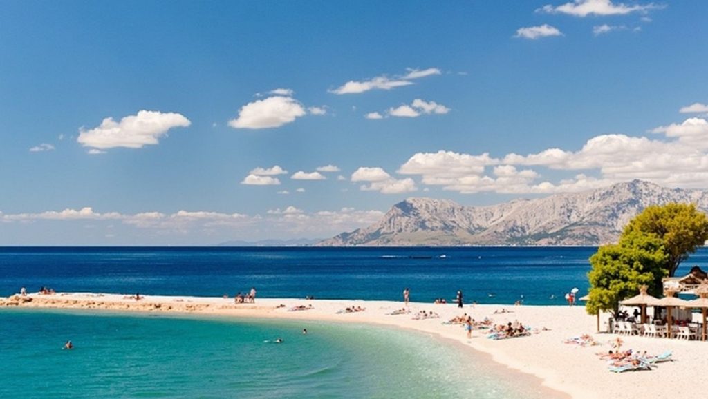 Línea de costa en Plaža Makarska, Croacia